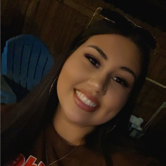 Meet your Posher, Julianna - Picture 1 of 1